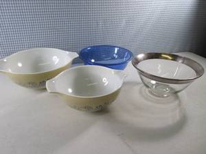 (BS) Pair Vintage Pyrex Bowls 2 12...