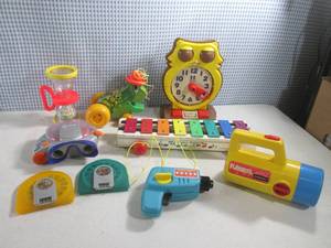 (EW3) Assorted Vintage Toys - Fishe...