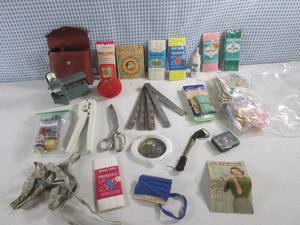 (CSB) Assorted Vintage Sewing Acces...