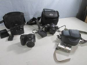 (CSB) Assorted Cameras - 3 with Cas...