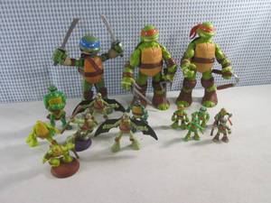 (CSB) Assorted Ninja Turtle Figures...