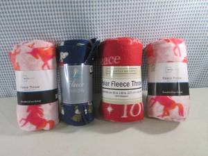 (CS) Lot of 4 Fleece Throws...