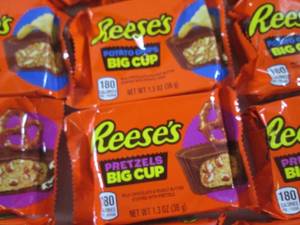 (B-2) 12 Reeses Big Cups 6 Potato C...