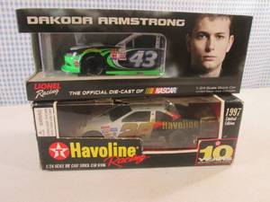 (CS) 2 Diecast Metal Race Cars 124...