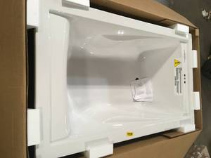 EverClean 5 ft. x 36 in. Soaking Tub with Reversible Drain in White by American Standard Customer Returns See Pictures