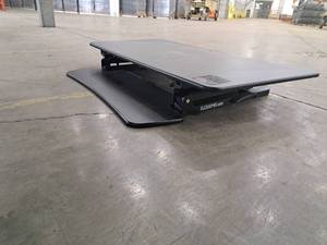 lot 220 image: Flexispot 47 Adjustable Height Desk