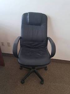 lot 226 image: Rolling Office Arm Chair