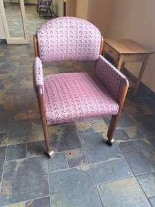 lot 263 image: Rolling Padded Office Arm Chair