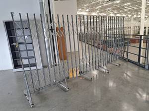 lot 215 image: List Industries Superior Pressure-Lock 15 Metal Rolling Portable Gate