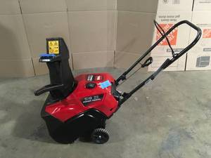 lot 10 image: Power Clear 518 ZE 18 in. Self-Propelled Single-Stage Gas Snow Blower by Toro Customer Returns See Pictures