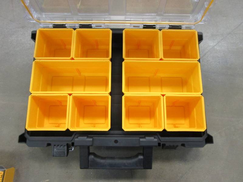 DEWALT  TOUGHSYSTEM 2.0 10-Compartment Deep Small Parts Organizer (NICE CONDITION)