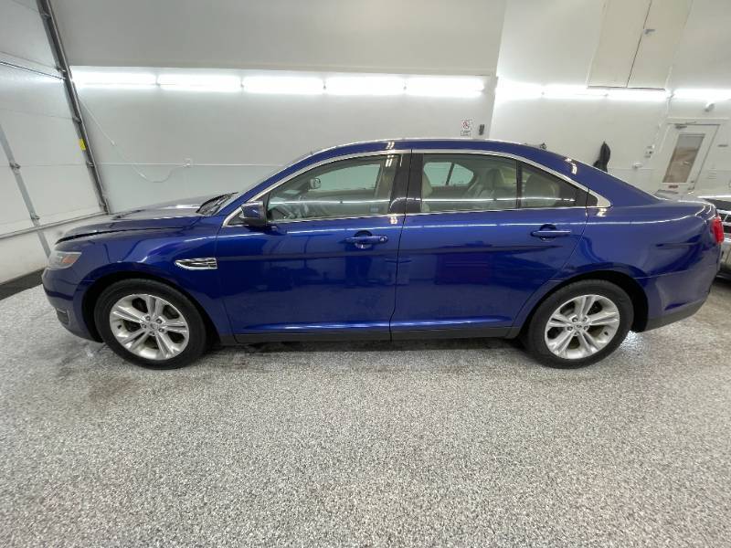 2015 Ford Taurus - 2 OWNERS - AWD