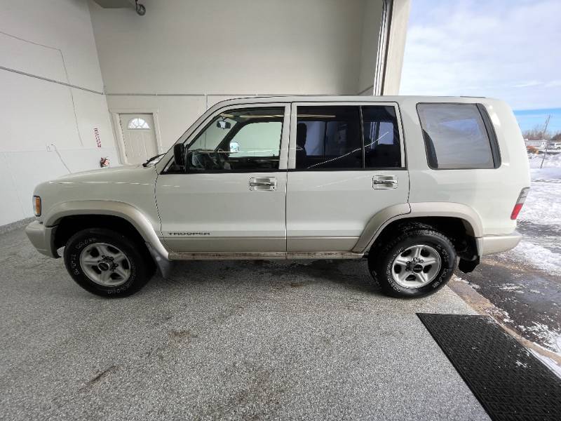 lot 16AB image: 2000 Isuzu Trooper 3.5L - 4X4
