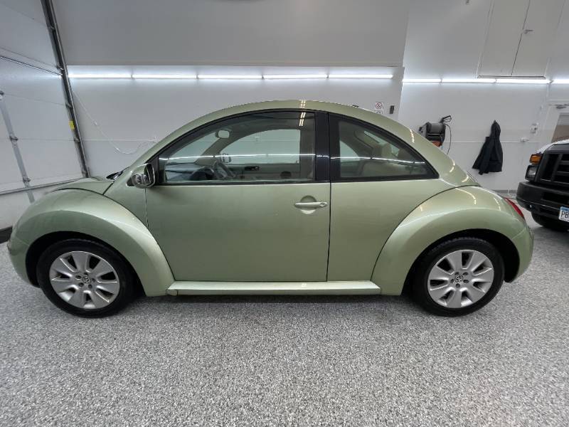 lot 17L image: 2009 Volkswagen Beetle