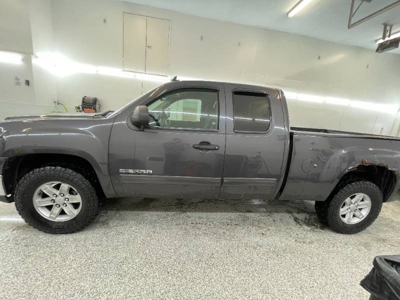 lot 7B image: 2011 GMC Sierra K1500 SLE - 2 OWNERS