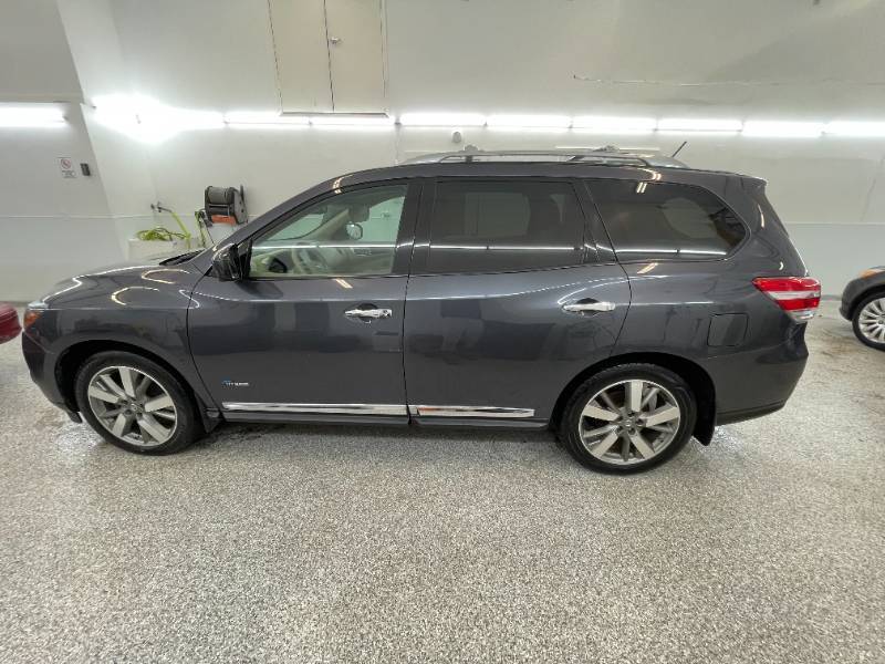 lot 8H image: 2014 Nissan Pathfinder Platinum - 4X4 - 1 OWNER