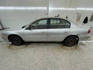 lot 16 image: 2003 Chevrolet Malibu