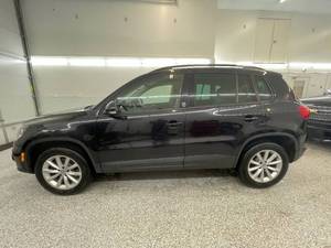 lot 8C image: 2017 Volkswagen Tiguan Wolfsburg - AWD