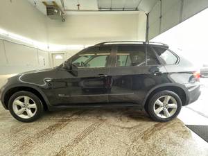 lot 11H image: 2008 BMW X5 - AWD