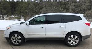lot 3 image: 2009 Chevy Traverse LTZ AWD
