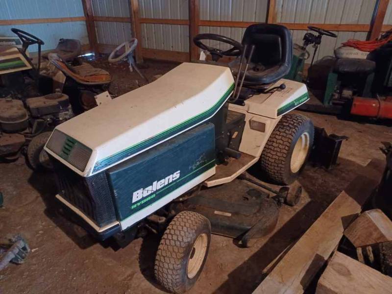 Bolens GT2000 Lawn Tractor with 42 inch Mower Deck Model No