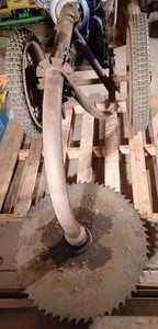 lot 7 image: RARE - Vintage Jaques Portable Power Saw - Model No. G, Serial No. 13472, Type JR with 27-inch Saw Blade