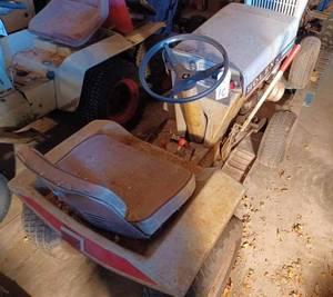 lot 16 image: Bolens 1253 Husky Lawn Tractor, No Mower Deck, Model No. 1253 02, Serial No. 59124