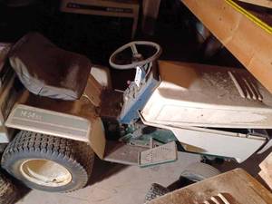lot 21 image: Bolens H14 XL Lawn Tractor, No Mower Deck, Model No. OH140160027B, Serial No. 0010E