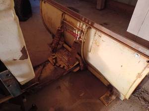 lot 25 image: Bolens HT16 Lawn Tractor, No Mower Deck, Has Front Mounted Blade, Model No. 1656, Serial No. 200420