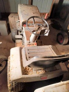 lot 28 image: Bolens SilverGray 1254 Lawn Tractor - 6 Speed, No Mower Deck, Model No. 1254 01, Serial No. 63602