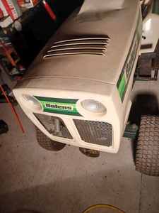lot 33 image: Bolens 1402 Eliminator Lawn Tractor, No Mower Deck, Model No. 400437, Serial No. 80020212