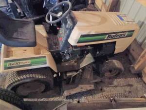 lot 37 image: Bolens 1600 Hydro Lawn Tractor with Mower Deck, Model No. 402437, Serial No. 0700 01 84110212