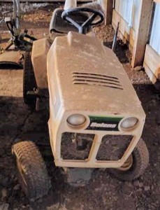 lot 41 image: Bolens 1668 Hydro Lawn Tractor, No Mower Deck