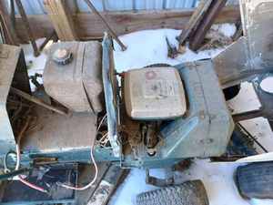 lot 42 image: Bolens 1600 Eliminator with 36-inch Deck, Missing One Headlight