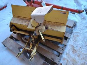 lot 81 image: Bolens 36-inch Snow Blower - Yellow