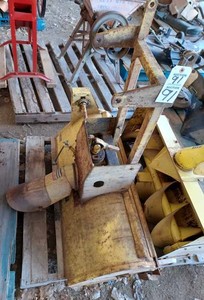 lot 91 image: Bolens 42-inch Snow Blower - Yellow