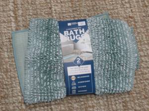 lot 37 image: Town & Country Living Cushioned Spa Bath Rugs 2 Pack