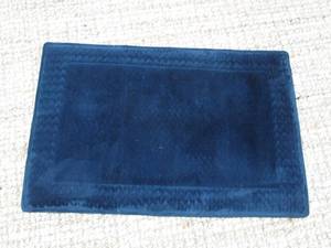 lot 53 image: Paramount Braided Border Memory Foam Bath Mat, Dark Blue