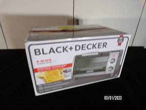 lot 16 image: BLACKDECKER 4 Slice Toaster Oven - Silver - TO1700SG ((ASIS Parts or Repair))