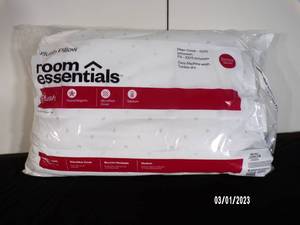 lot 59 image: Plush Pillow StandardQueen White - Room Essentials