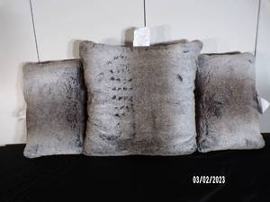 lot 103 image: 3 - Faux Fur Cover Plush Pillows