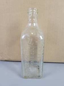 lot 22 image: Undertakers Supply Co. Antique Glass Bottle - Chicago, IL