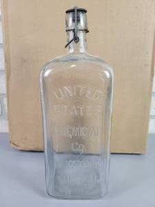 lot 23 image: United States Chemical Co. Antique Glass Bottle - New York, Chicago