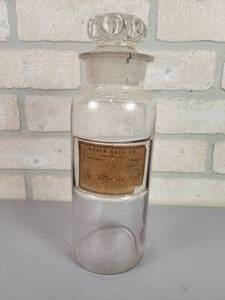 lot 28 image: Antique Apothecary Jar - LeSueur Center, MN - Weber Drug Co.