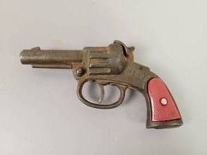 lot 31 image: 1940s US Stevens HERO Cast Iron Cap Gun