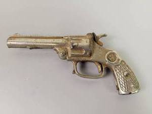 lot 33 image: Antique KENTON Cast Iron Cap Gun -