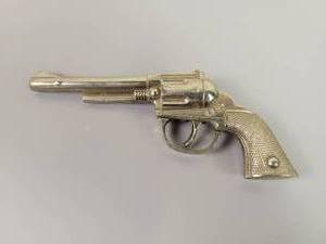 lot 38 image: Vintage Hubley PET Diecast Cap Gun