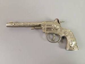 lot 40 image: Vintage Diecast Toy Cap Gun STAR