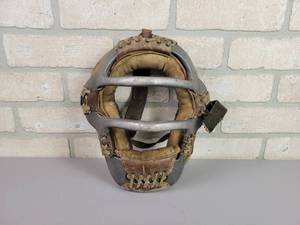 lot 20 image: 1920s Johnstone Catchers Mask