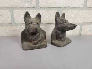 lot 54 image: Vintage Cast Iron German Shepherd Bookends